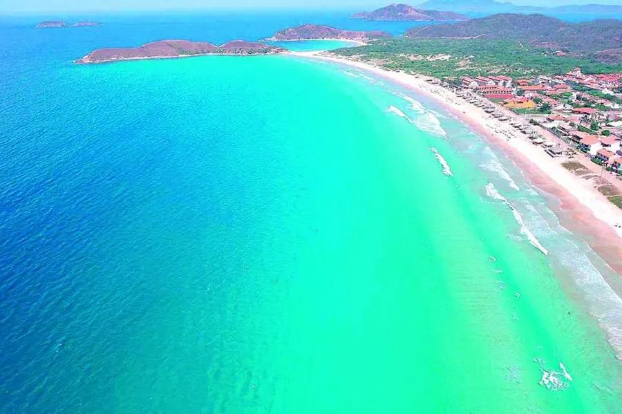 AGUAS CRISTALINAS. El mar de Arraial do Cabo parece sacado de un cuadro. / CENTRALBUZIOS