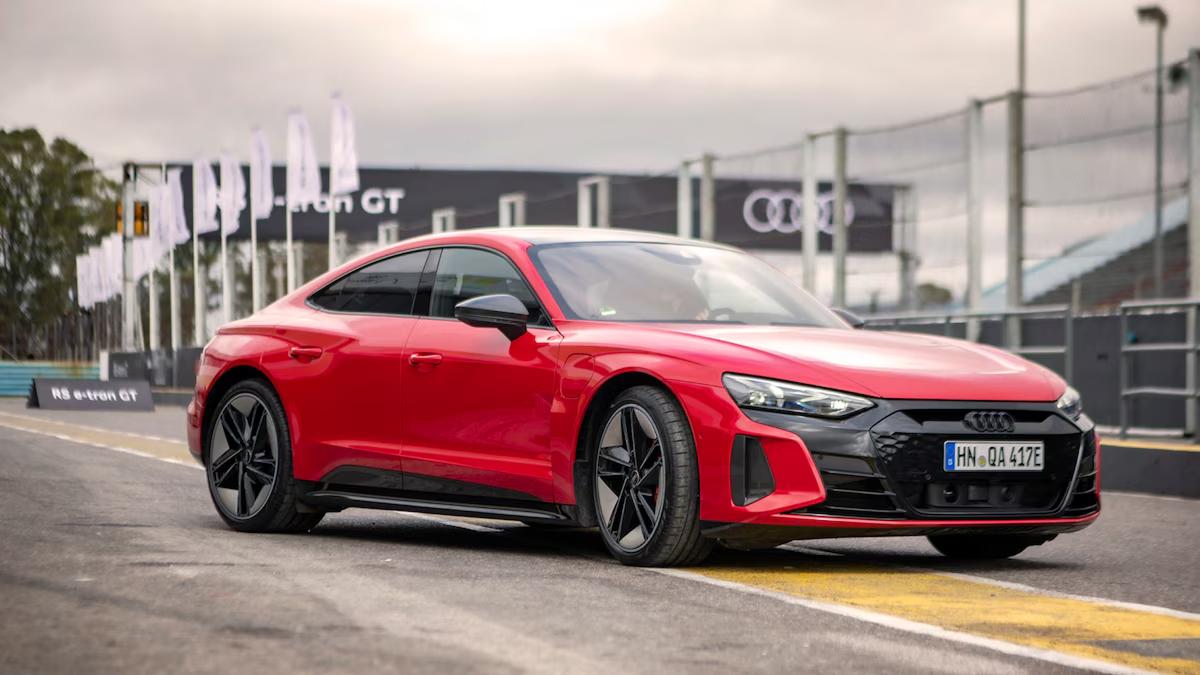 El Audi RS Q e-tron GT pasó de USD 384.000 a USD 323.000 por la reducción del impuesto interno.