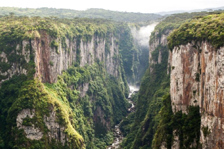 MARAVILLA DEL SUR. Cambará cuenta con cañones naturales donde se puede hacer senderismo. / CATRACA LIVRE