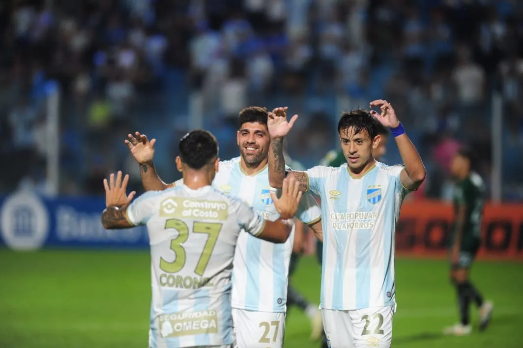 En la noche de los reencuentros, Atlético Tucumán fue un show de fútbol y goles