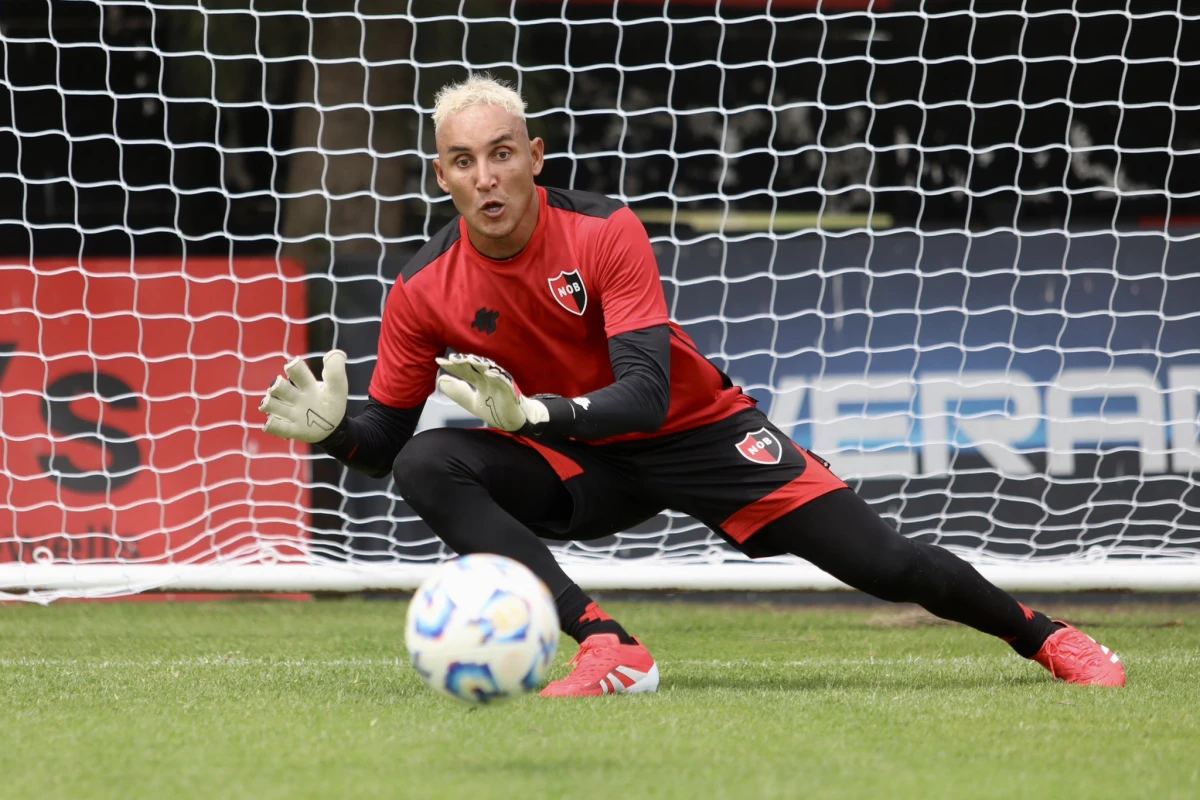 EN ACCIÓN. Keylor Navas disfruta de cada momento con la camiseta de Newell´s.