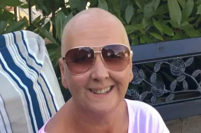 Lo que parecía un simple síntoma de menopausia resultó ser mucho más grave: ella vive para contarlo