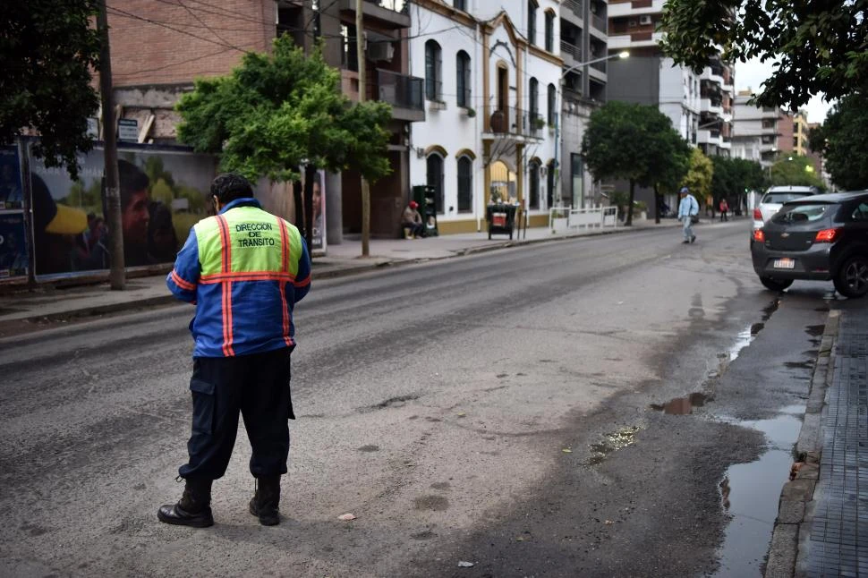 MODERNIZACIÓN. Los agentes capitalinos podrán registrar grabaciones y fotografías sobre su accionar. 