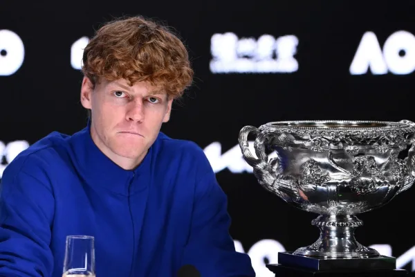 Jannik Sinner, número 1 del ranking ATP, fue sancionado por doping