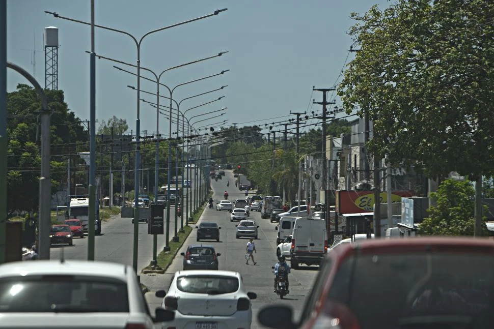 CAMBIOS. Lo que antes era apenas un modesto camino en las afueras se volvió una vía clave para conectar la Capital, Yerba Buena y Tafí Viejo. 