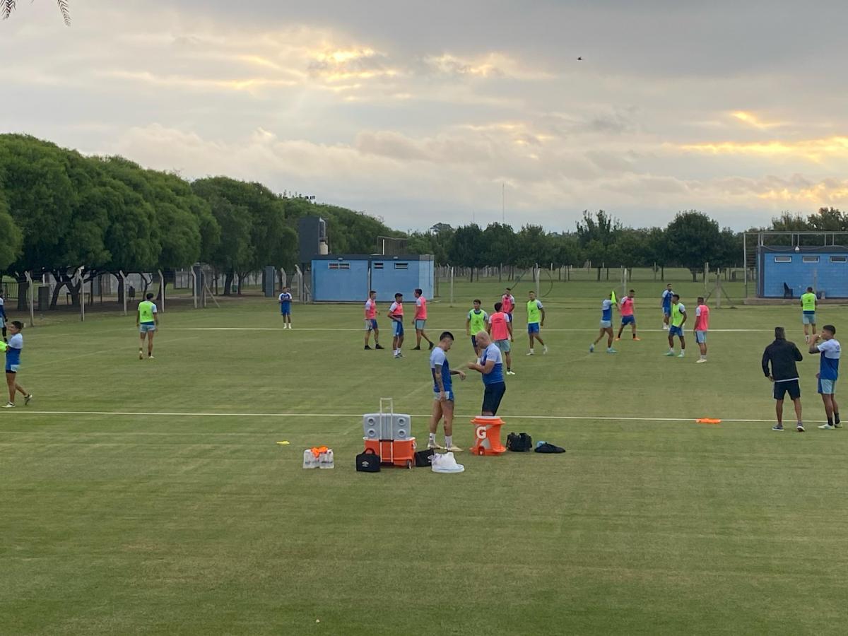 Atlético Tucumán se entrenó en tierras cordobesas a la espera del cruce de mañana con Talleres