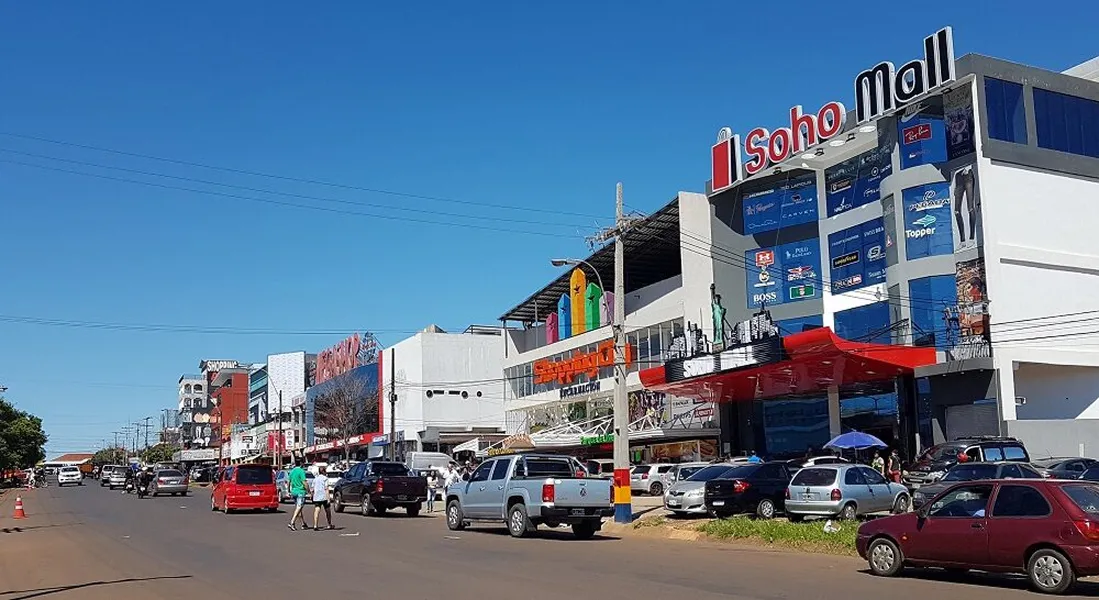 Tours de compras a Paraguay: los argentinos que vuelven de vacaciones de Brasil hacen una parada en Encarnación.