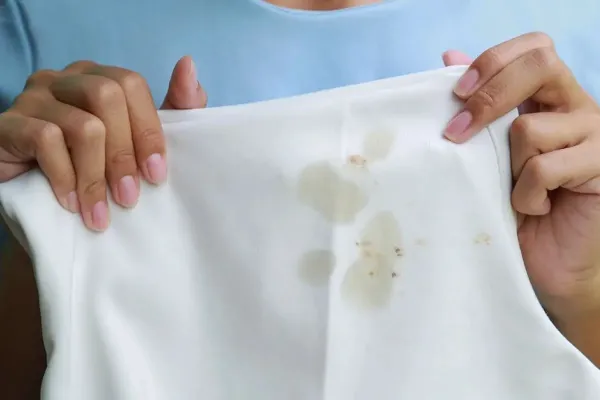 Guía práctica para rescatar ropa: cómo eliminar a las manchas de forma definitiva
