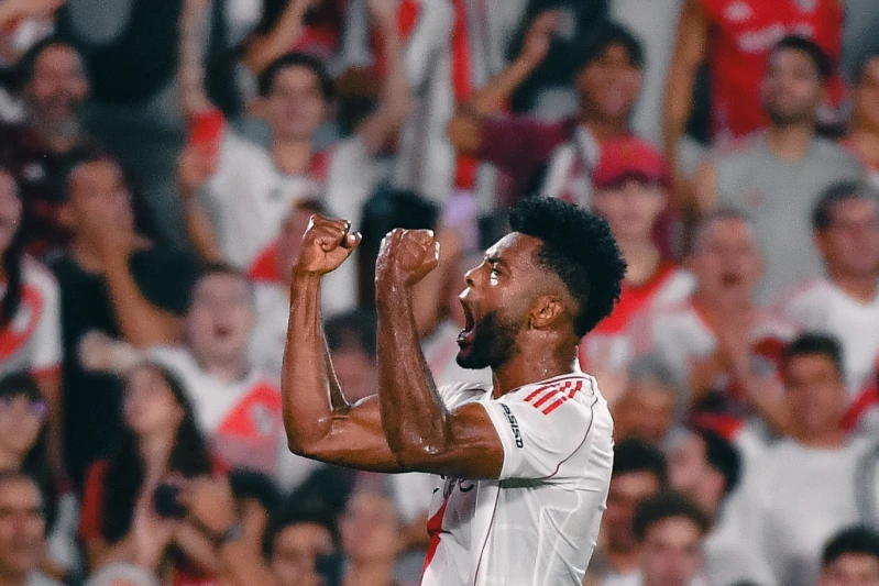 FESTEJO DE GOL. Miguel Borja celebra su tanto contra Lanús.