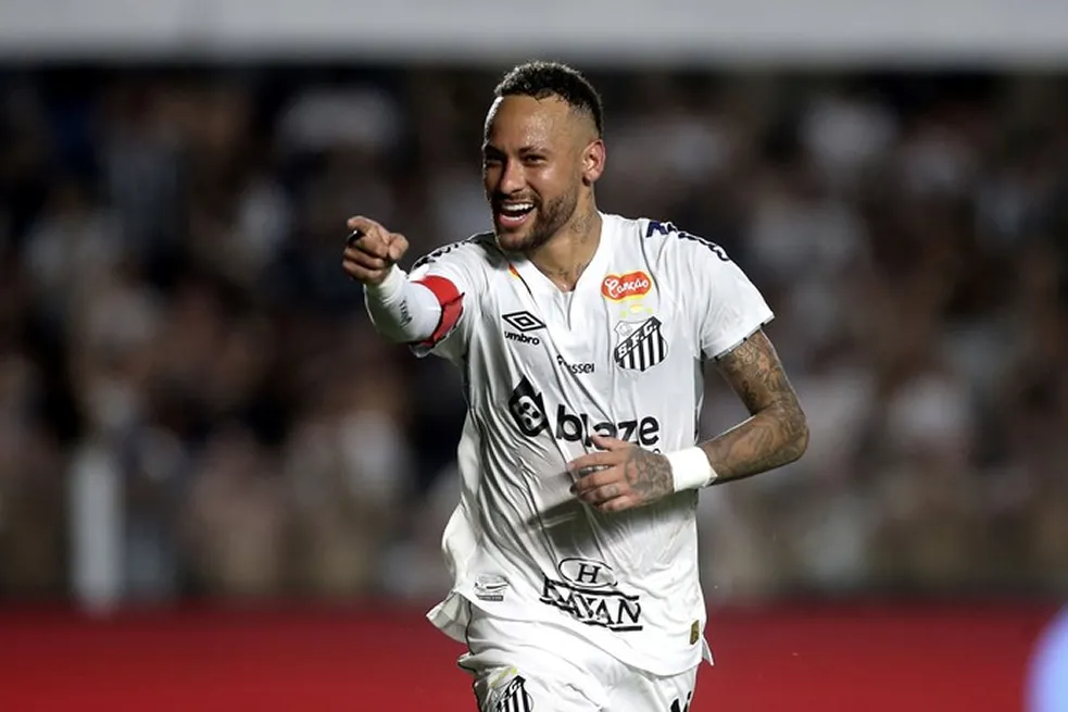 Con mucha categoría: así fue el primer gol de Neymar en su vuelta a Santos