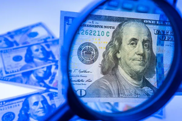 El dólar blue operó estable y los financieros bajaron tras el escándalo por $LIBRA