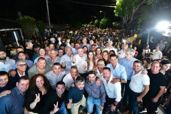 Jaldo inauguró obras de pavimentación, luminarias y un pozo de agua en Lastenia