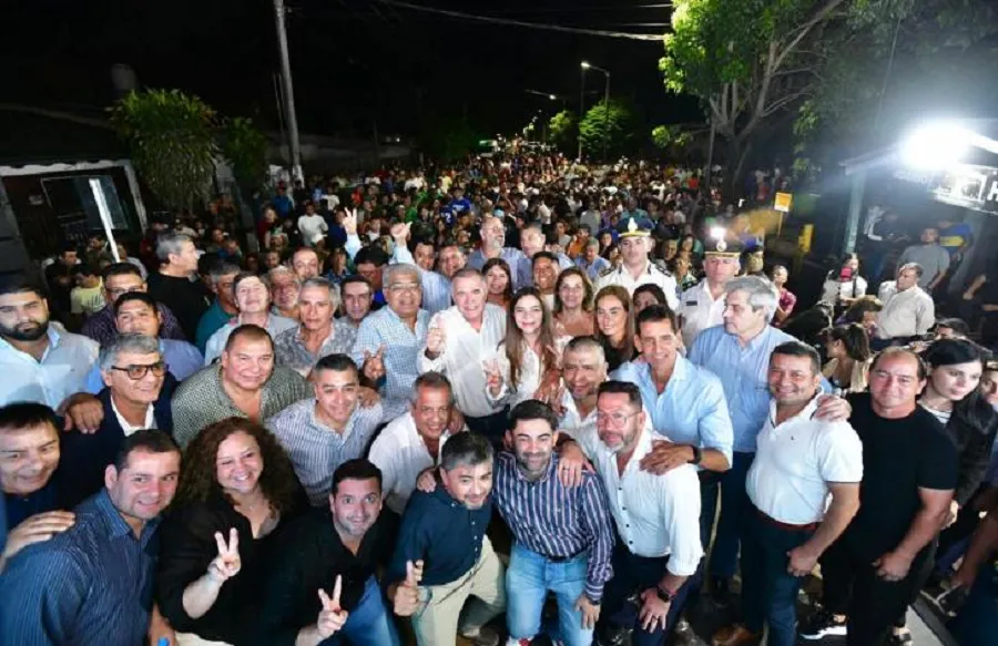 Jaldo inauguró obras de pavimentación, luminarias y un pozo de agua en Lastenia