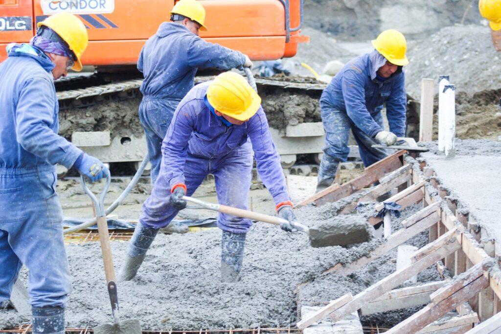 El salario de estos trabajadores varían de acuerdo a sus funciones, nivel de experiencia, especialización y zona.