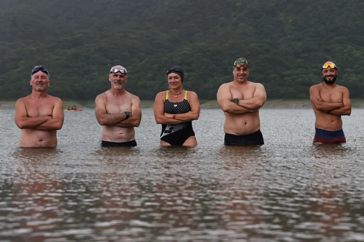 UN DESAFÍO APASIONANTE. (De izquierda a derecha) Broczowski, Sirimaldi, Farías, Martínez y Figueroa continúan con la preparación; Lilian Harrison fue la primera en completar la travesía en 1923. DIEGO ARÁOZ/LA GACETA