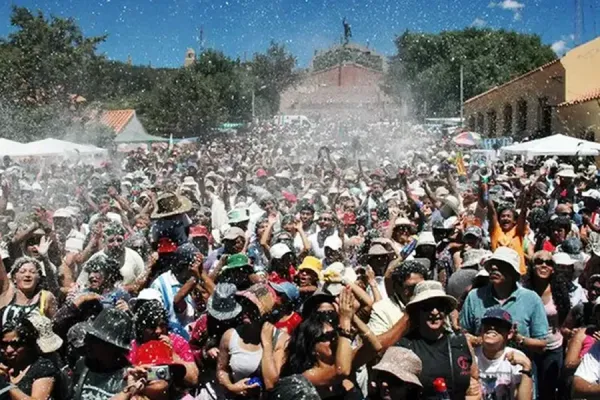 Carnaval 2025: de cuánto serán las multas por poner música y orinar en la vía pública