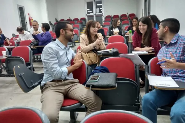 Iniciá tu carrera docente con un programa de capacitación de Filosofía y Letras