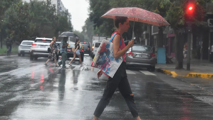 Rige una alerta por tormentas y fuertes vientos en algunas zonas del país