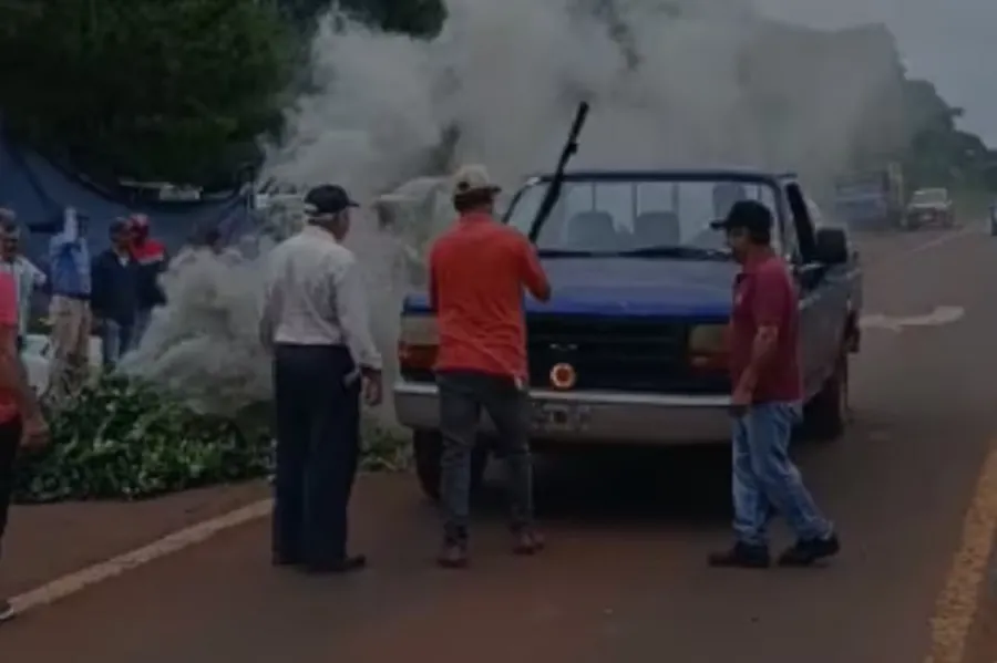 Escala el conflicto yerbatero en Misiones: quemaron una carga en plena protesta