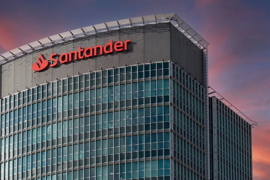 UNO DE LOS MÁS SOLICITADOS. El Banco Santander se destaca por los beneficios que ofrece a sus empleados. / EL CRONISTA