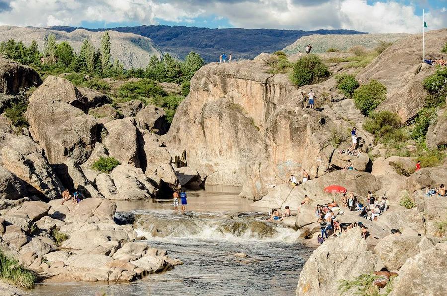 ENTRE LAS MONTAÑAS. Mina Clavero es un lugar recomendado por la IA. / CÓRDOBA TURISMO