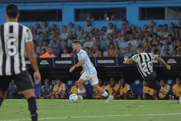 Racing Club, con gol de penal, y una maravillosa definición de Martínez derrotó a Botafogo de Brasil y viaja con ventaja para definir la Recopa Sudamericana