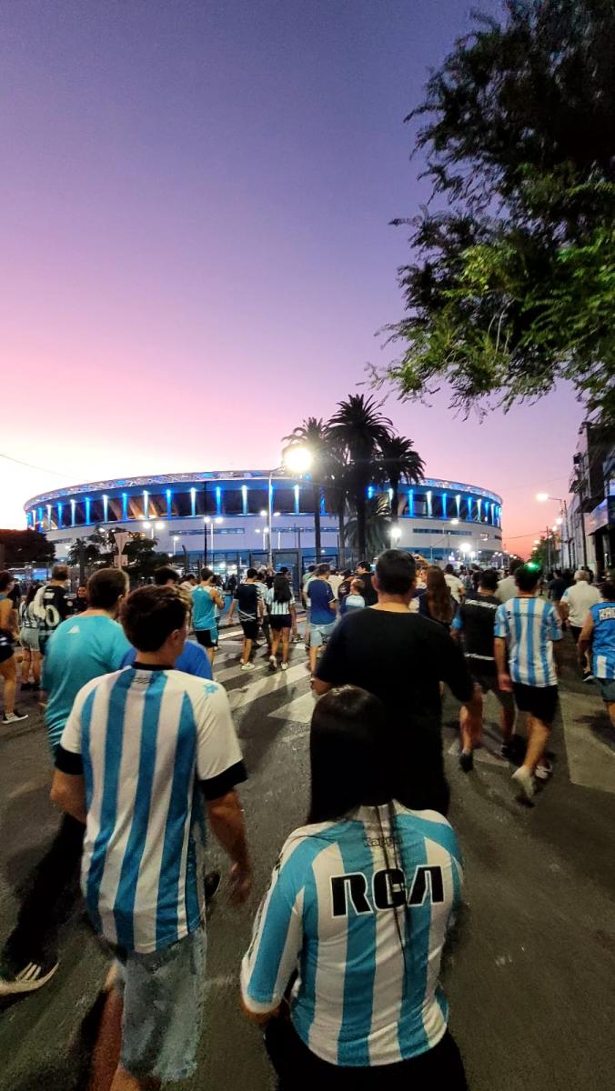 Así vive un tucumano la final de la Recopa Sudamericana