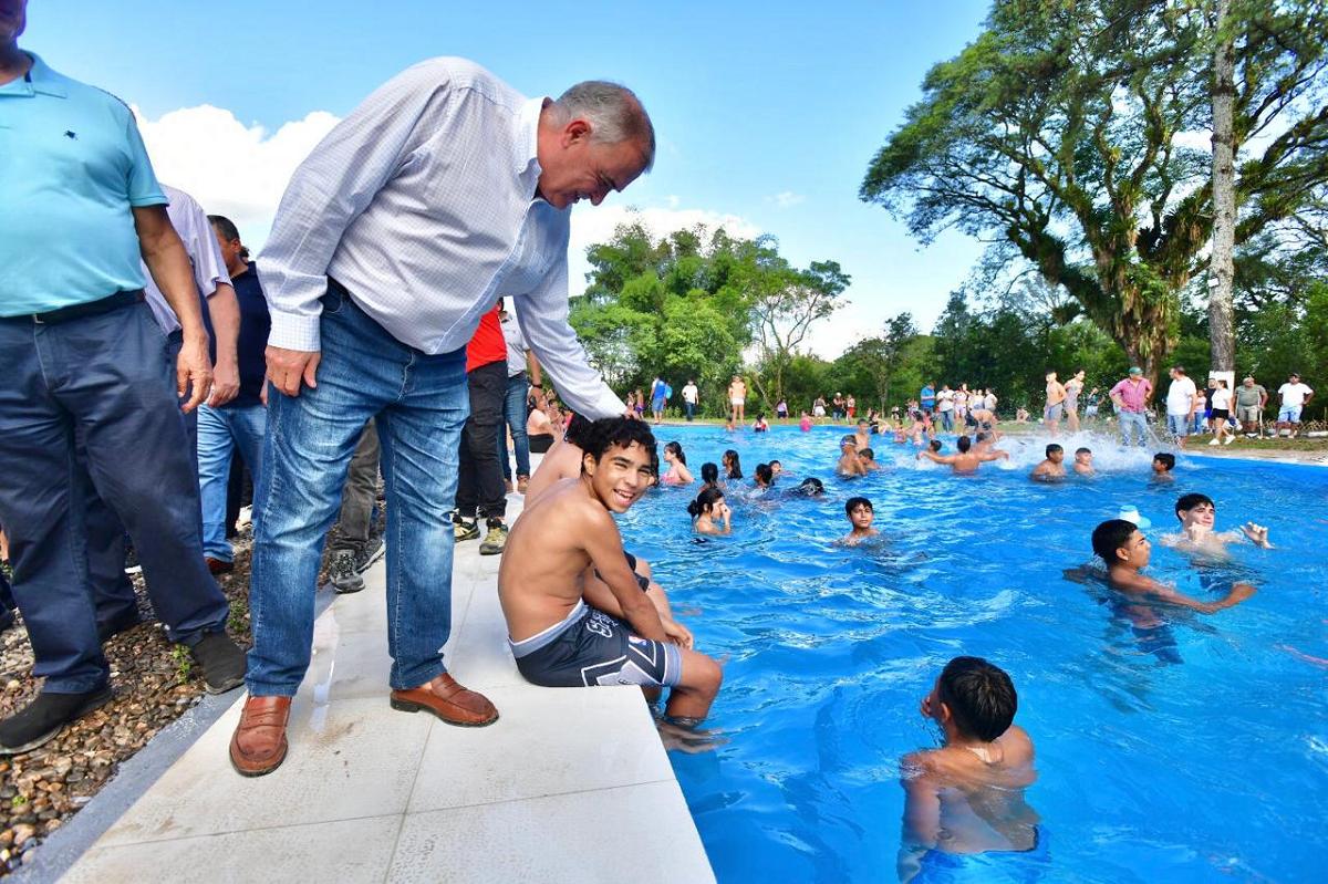 Jaldo inauguró obras en el complejo turístico de Capitán Cáceres