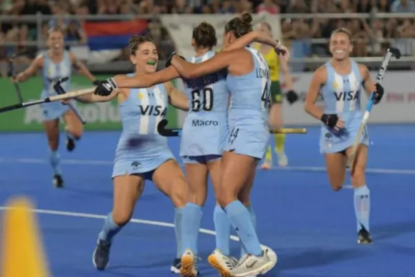 Las Leonas, con Vicky Sauze, sonrieron; Los Leones volvieron a perder