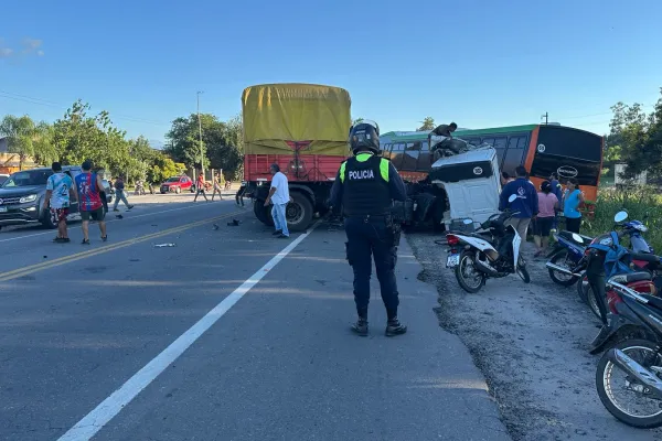 Un camión y un colectivo chocaron en la ruta 38: varios pasajeros fueron asistidos