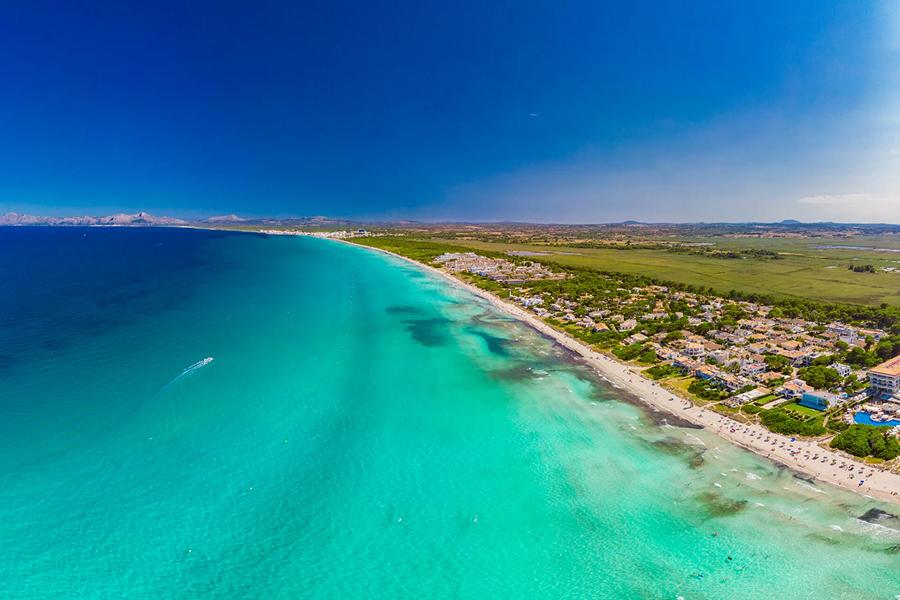 ALTERNATIVA EN ESPAÑA. La playa de Muro es un destino ubicado en la isla de Mallorca. / VIVERE MAIORCA