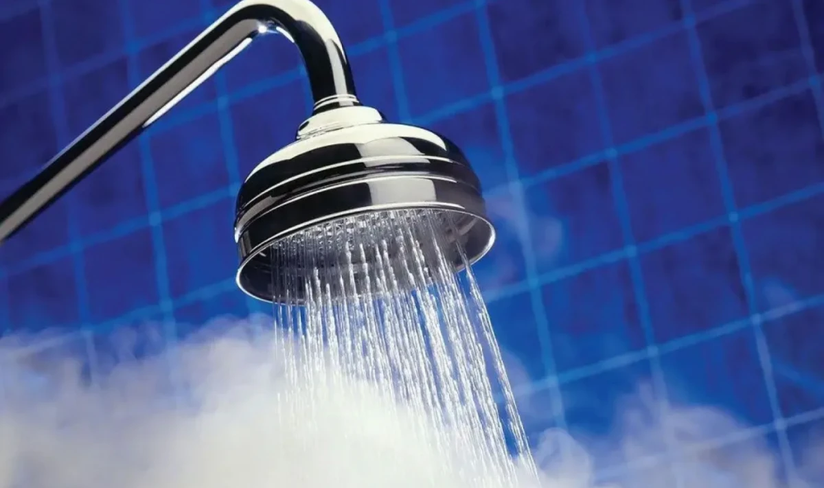 ¿Por qué no deberías ducharte escuchando música?