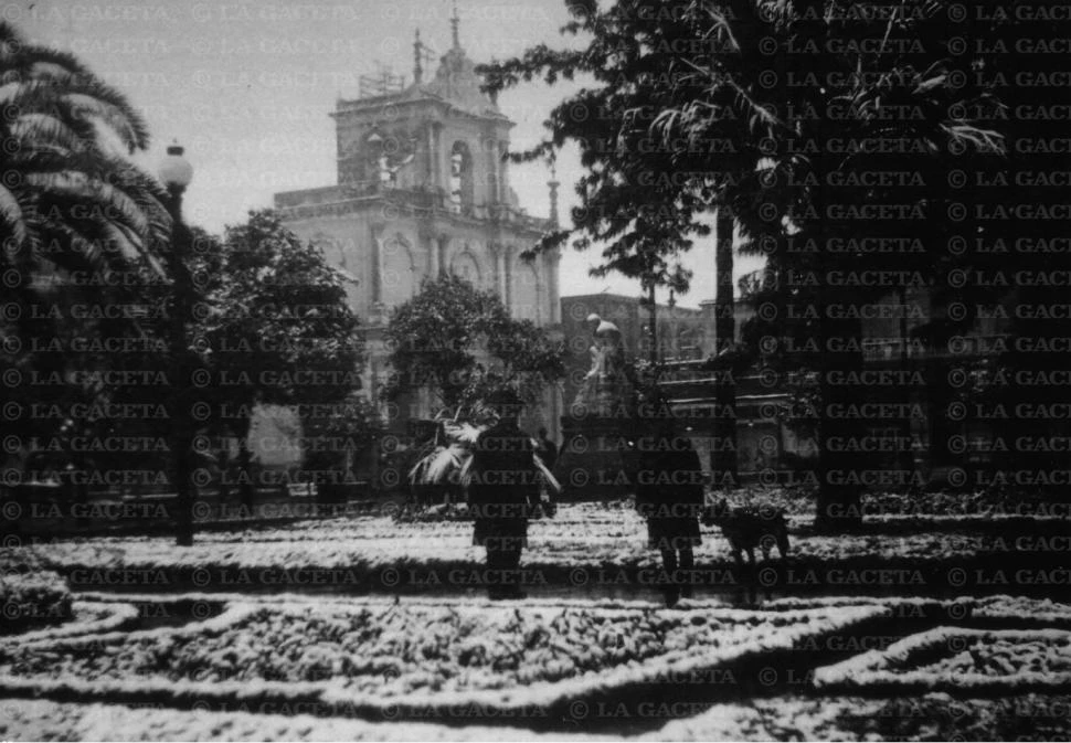 Recuerdos fotográficos: la otra cara de la plaza