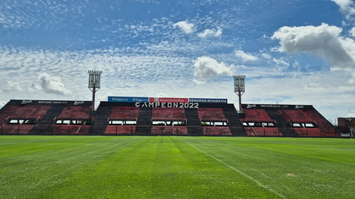 PERFECTAS CONDICIONES. Así se encuentra el campo de juego del estadio Presbítero Bartolomé Grella.