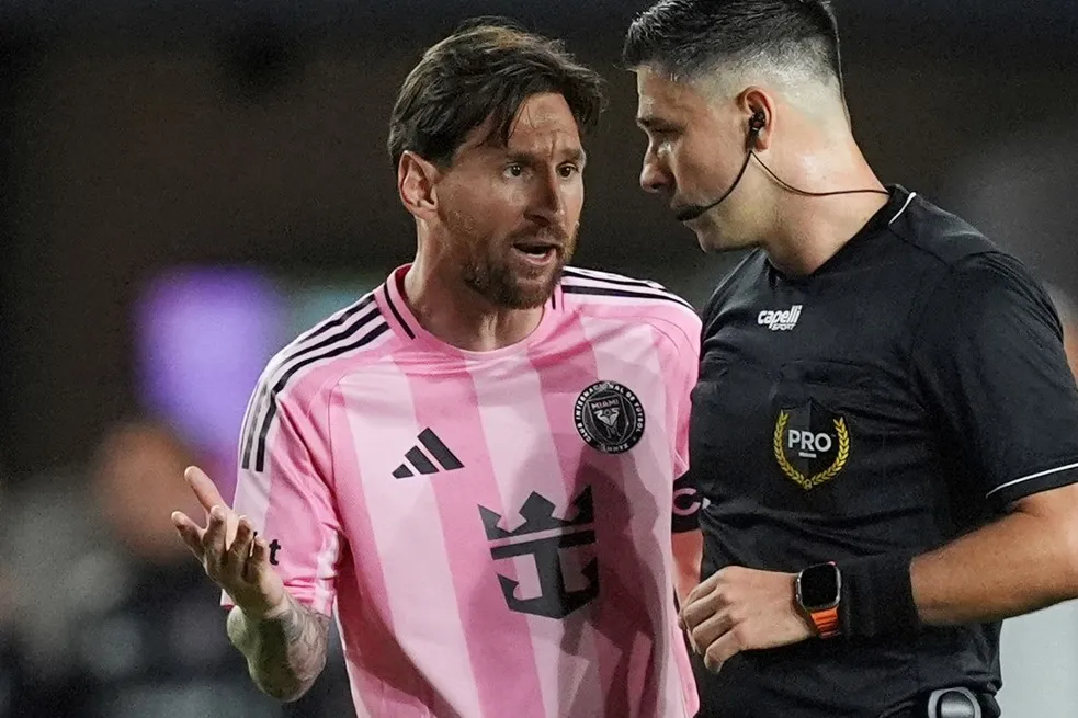 El durísimo cruce de Lionel Messi con la terna arbitral tras el empate de Inter Miami: “Sos un cagón”