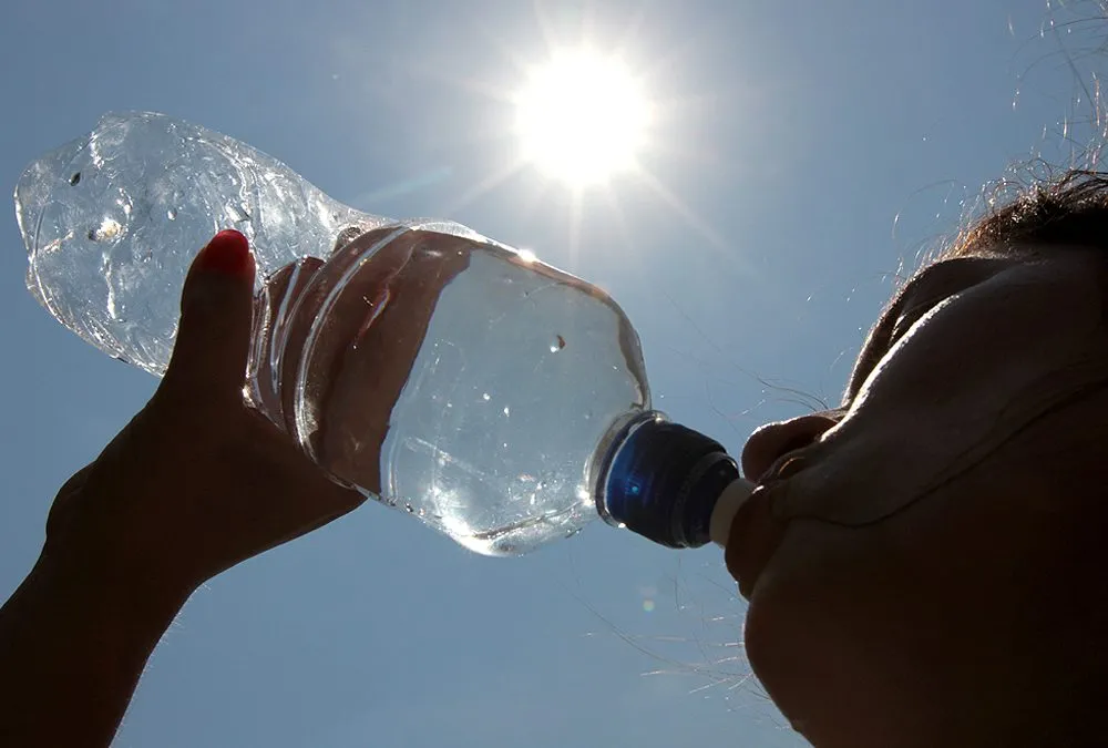 VIDEO. Sales y bebidas mineralizadas para prevenir golpes de calor