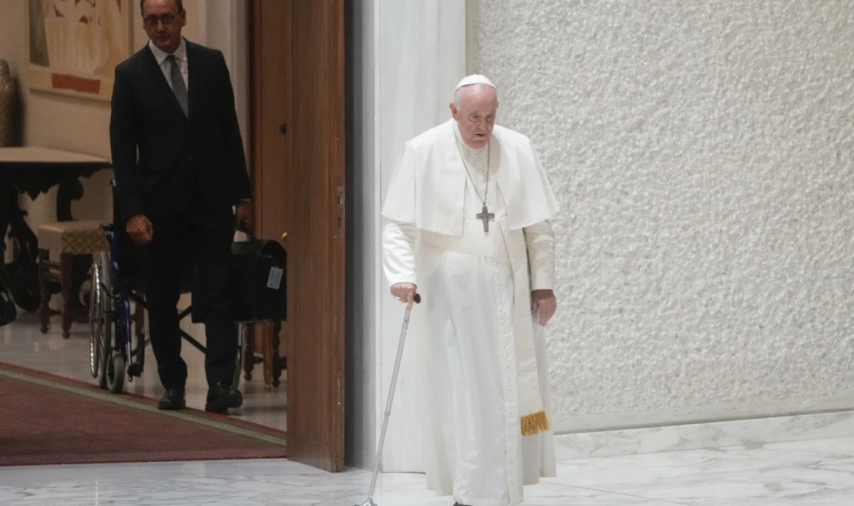 El Papa Francisco y Massimiliano Strappetti, su enfermero personal.