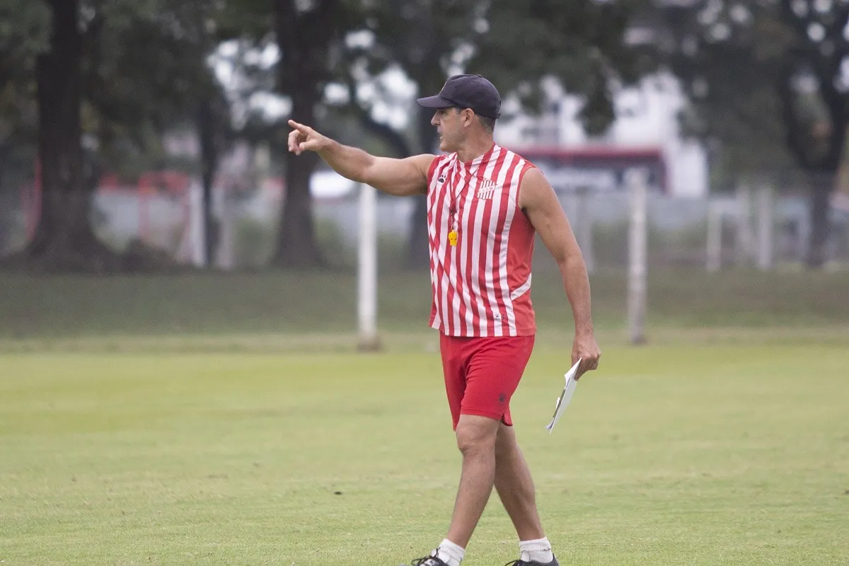 ENFOCADO. Ariel Martos analizará en la semana el 11 titular para el partido del domingo.