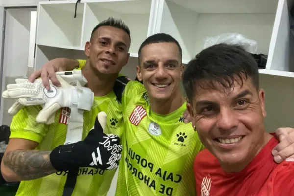 De la lucha en la cancha a la fiesta en los vestuarios: San Martín celebró con todo en Paraná