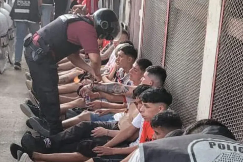 Durísima sanción para 29 hinchas de Huracán por disturbios en el clásico ante San Lorenzo