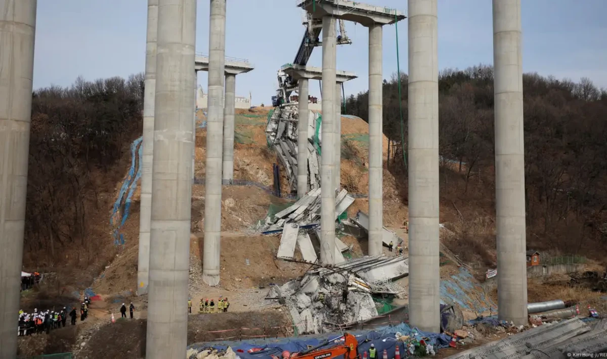 El puente de la autopista estaba en construcción en Anseong.