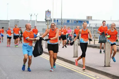 Qué es el plogging, la alternativa sostenible del running