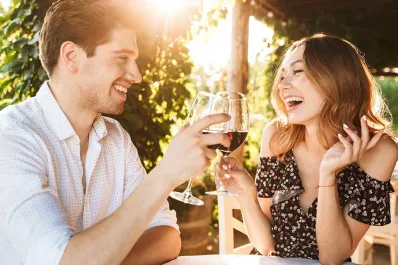 Qué son las parejas OWC, la nueva tendencia en relaciones