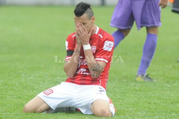 Jugó en San Martín y cuando se retiró del fútbol asumió la presidencia del club que lo vio nacer en Paraná