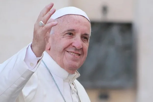 El estado de salud del Papa sigue siendo crítico, pero estable, informó el Vaticano