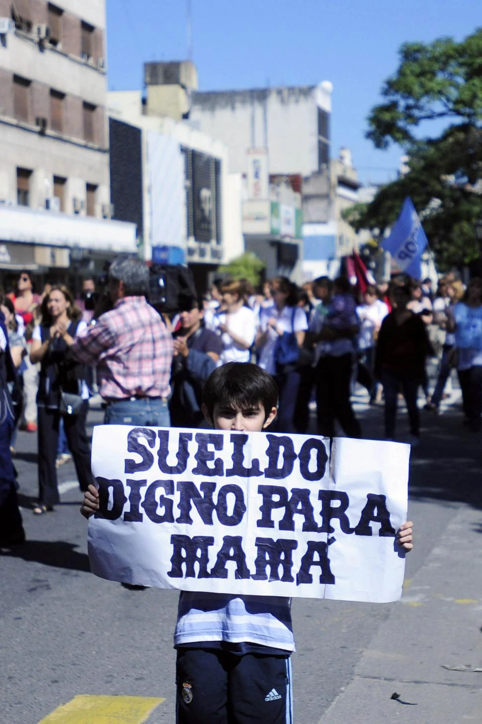 MOVILIZACIÓN. Los docentes tucumanos reconocen que la posibilidad de un paro no está descartada.