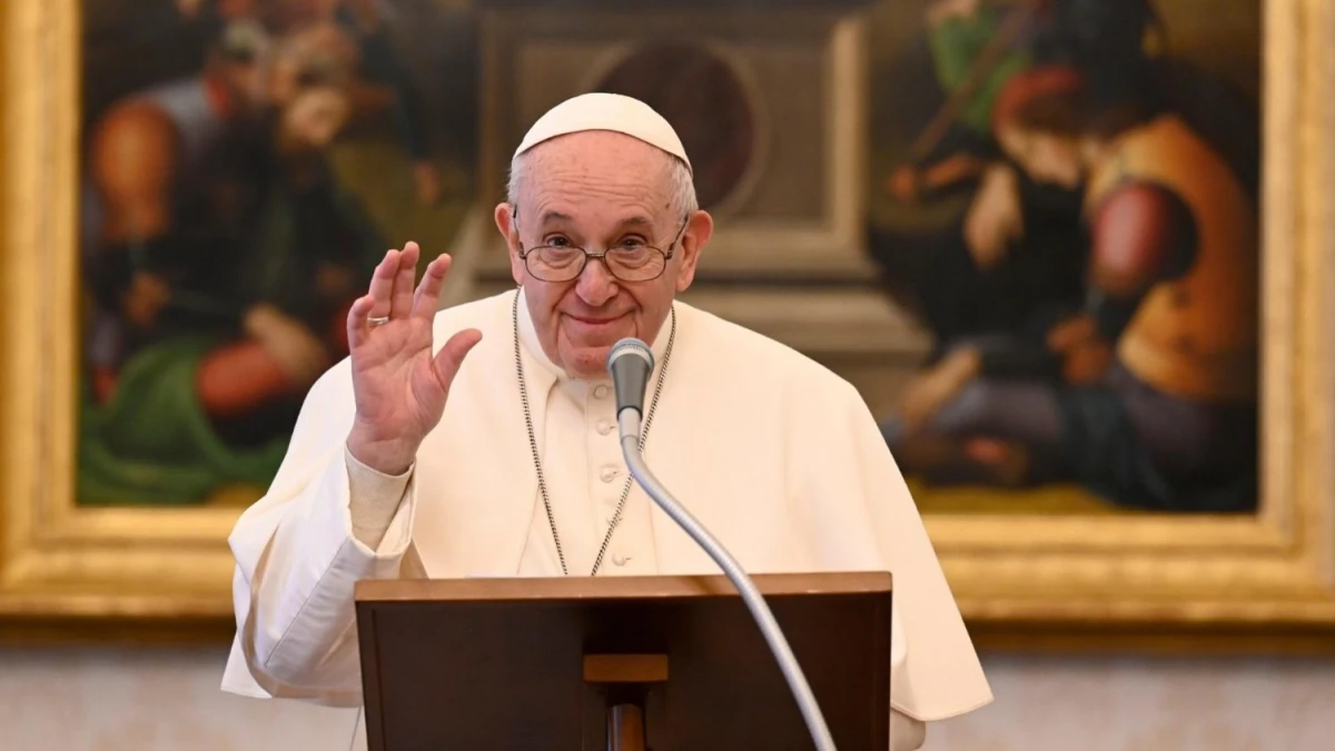 El Papa presenta una ligera mejoría.