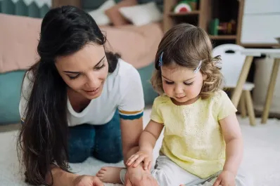 Incremento salarial en casas particulares: ¿cuánto cobrarán niñeras y cuidadores en marzo?