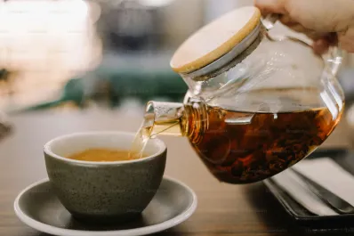 El té que aporta proteínas y ayuda a combatir la retención de líquidos