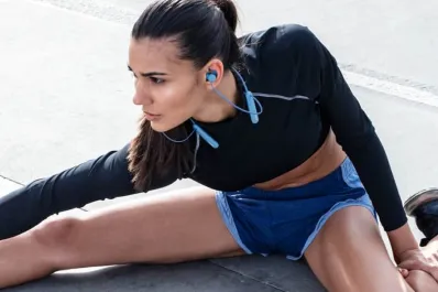 Estos son los riesgos de usar auriculares al entrenar: conocé cómo pueden afectar tu salud auditiva